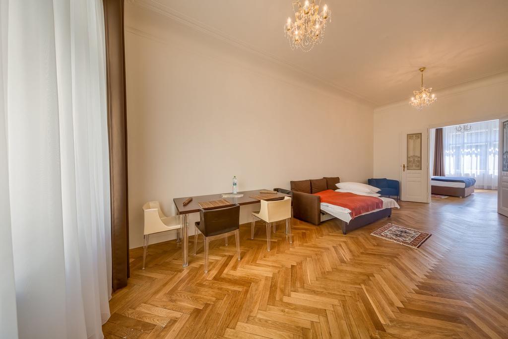 Apartments 39 Wenceslas Square Прага Екстер'єр фото